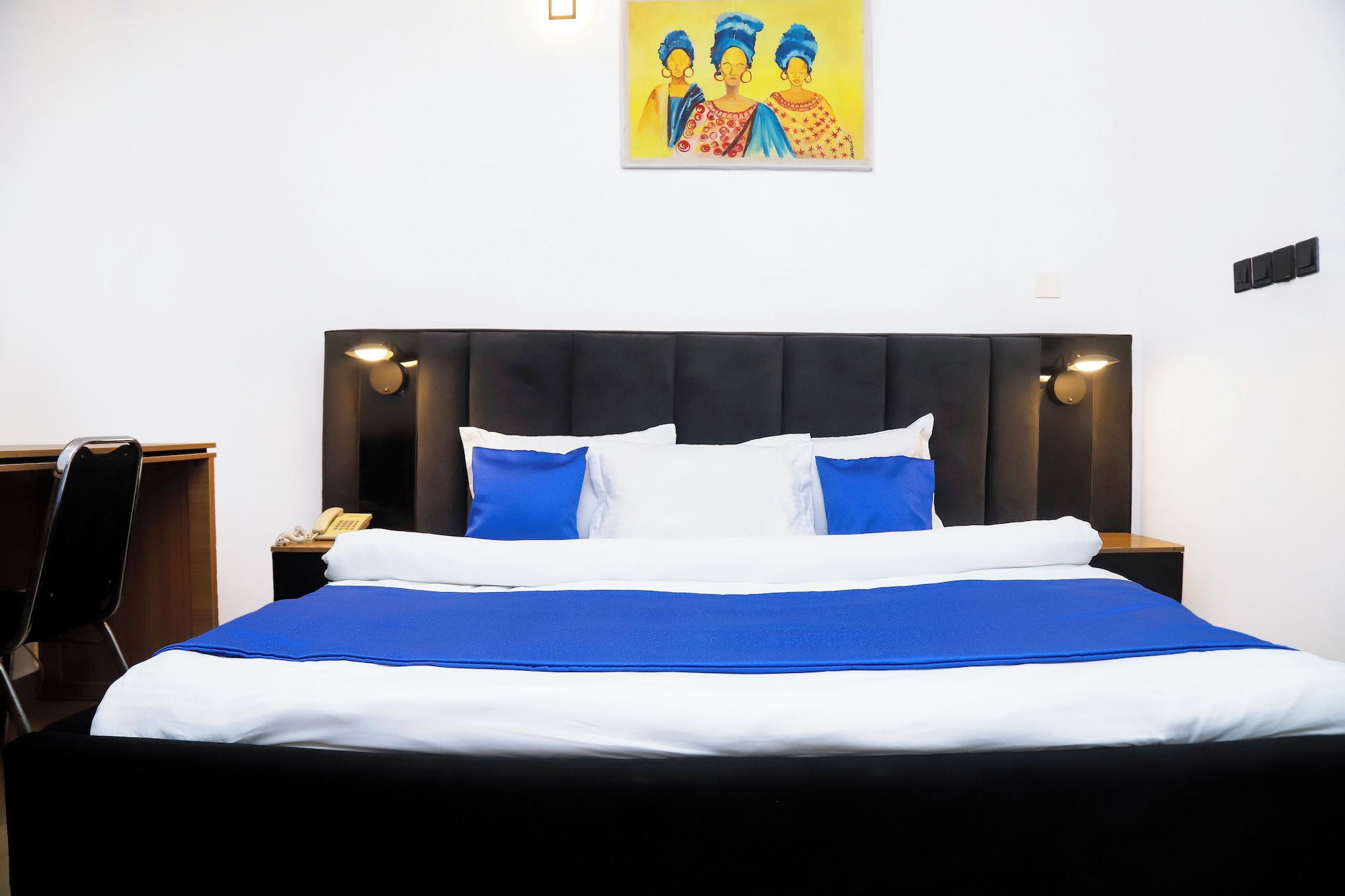 غرفة ملكية بسرير كوين، Western Dreams Hotel 4/6