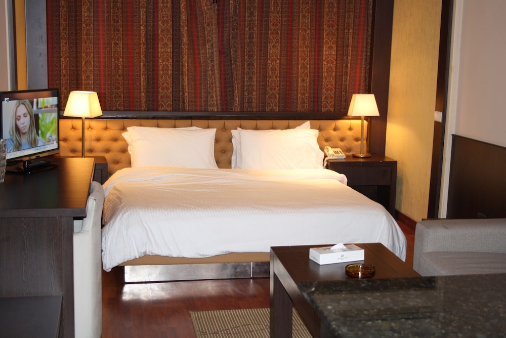 Grand Hotel Beirut 12/20