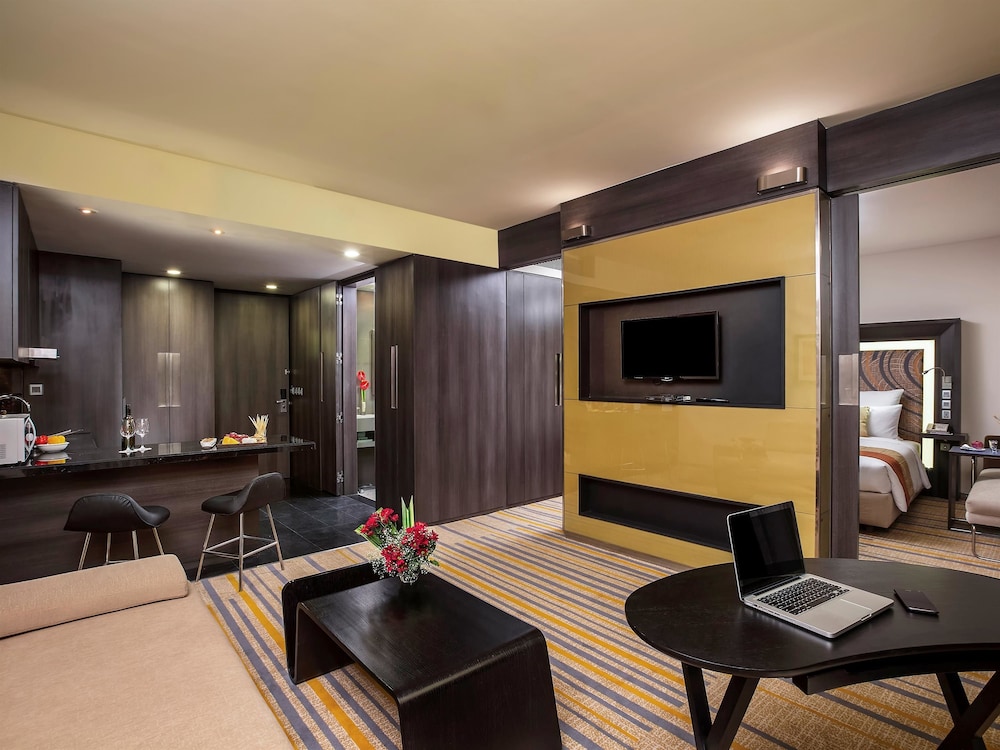 NOVOTEL KOLKATA HOTEL AND RESIDENCES 48/74