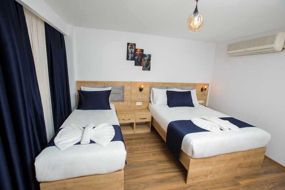 Golden Street Hotel 4/49