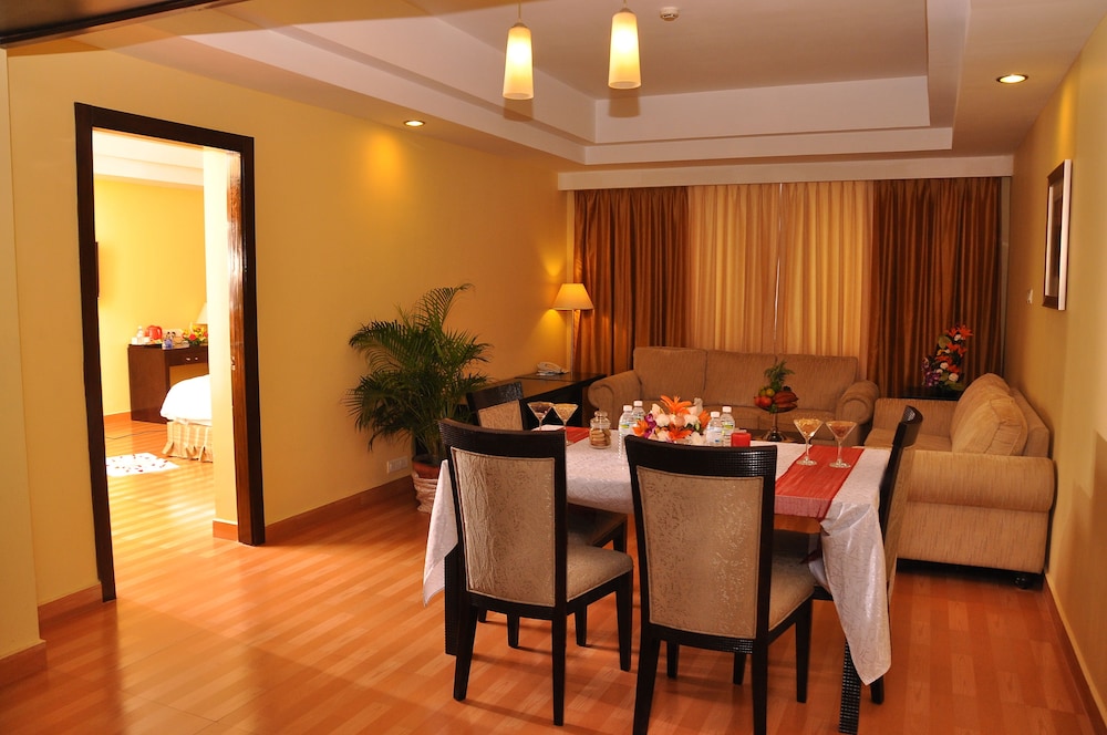 Gokulam Park Sabari Omr Hotel 25/33