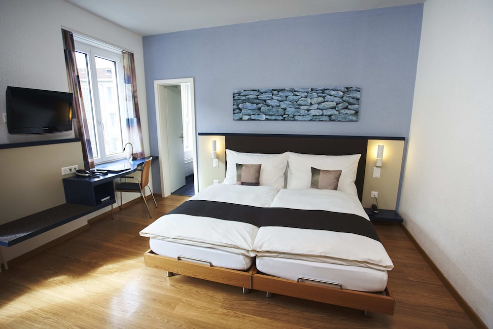 Bristol Hotel Zurich 18/50