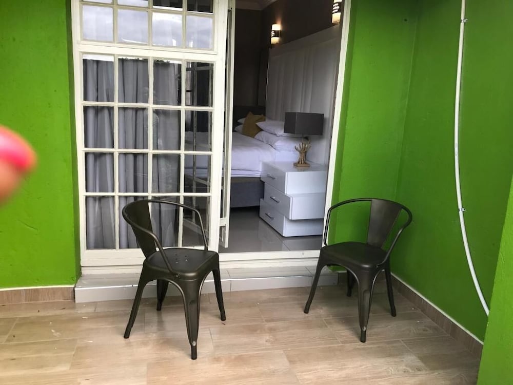 1 Oak Lodge 2/45