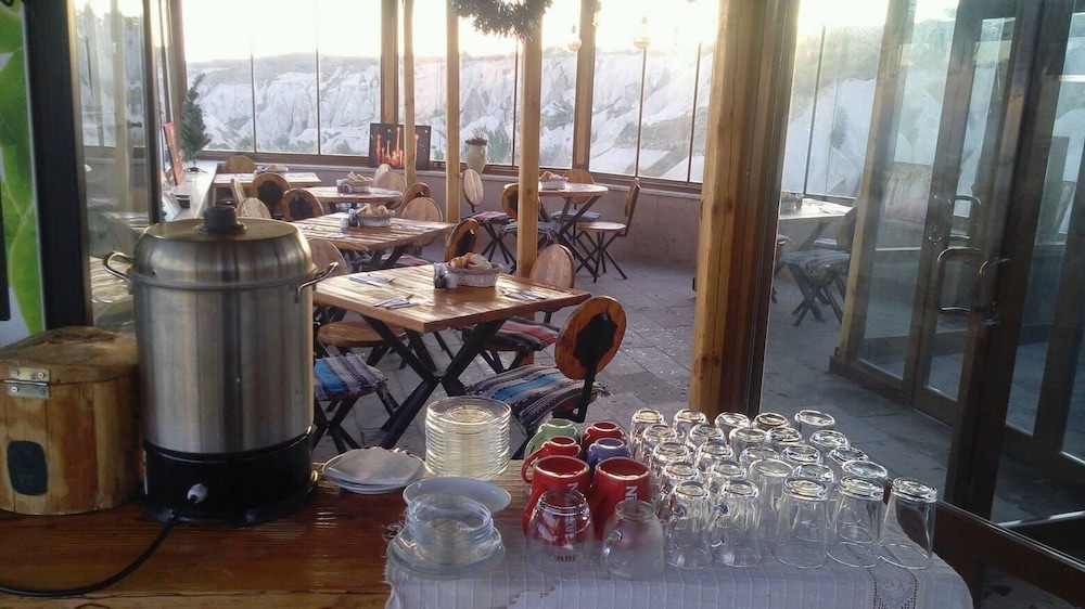 Valley Inn Cave Hotel 40/50