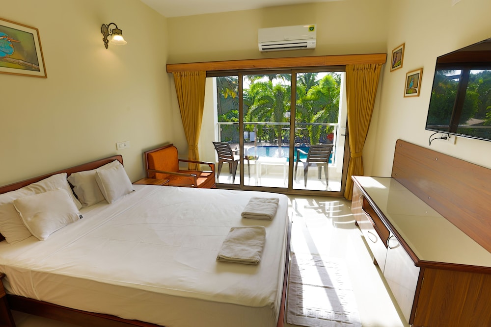 Deluxe, Pool Side, Balcony