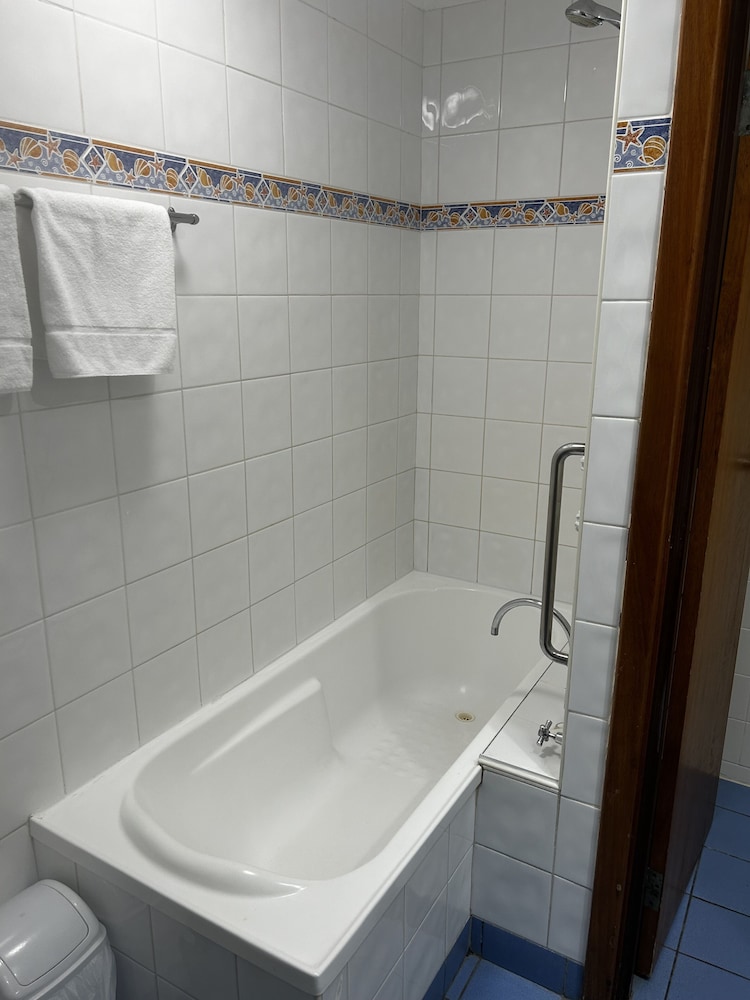 EMU BEACH CHALETS 34/35