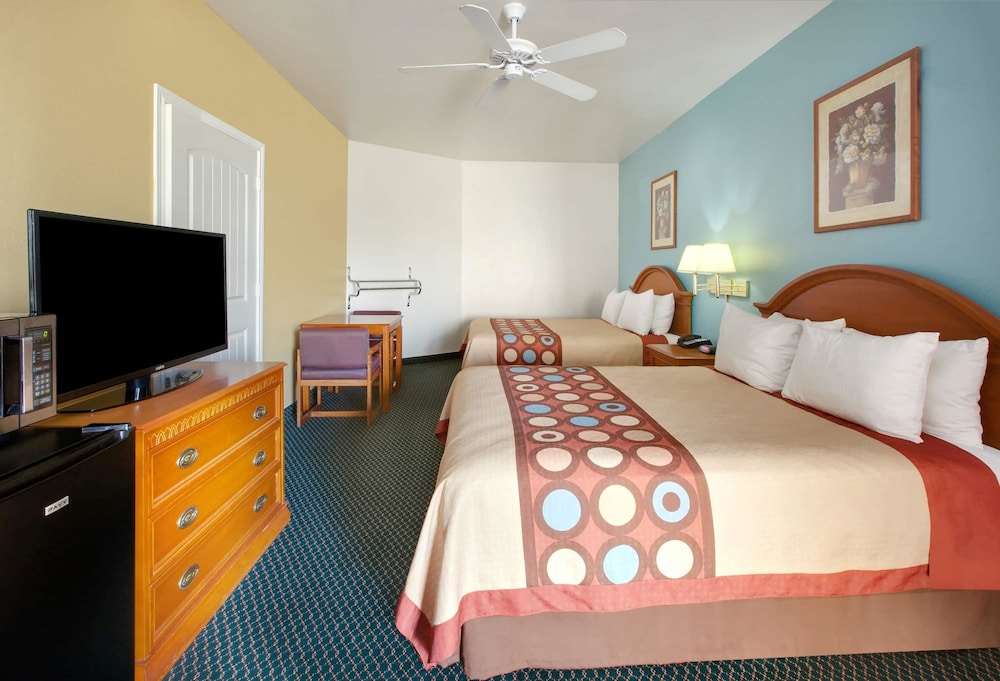 Super 8 by Wyndham Forney/East Dallas 11/27