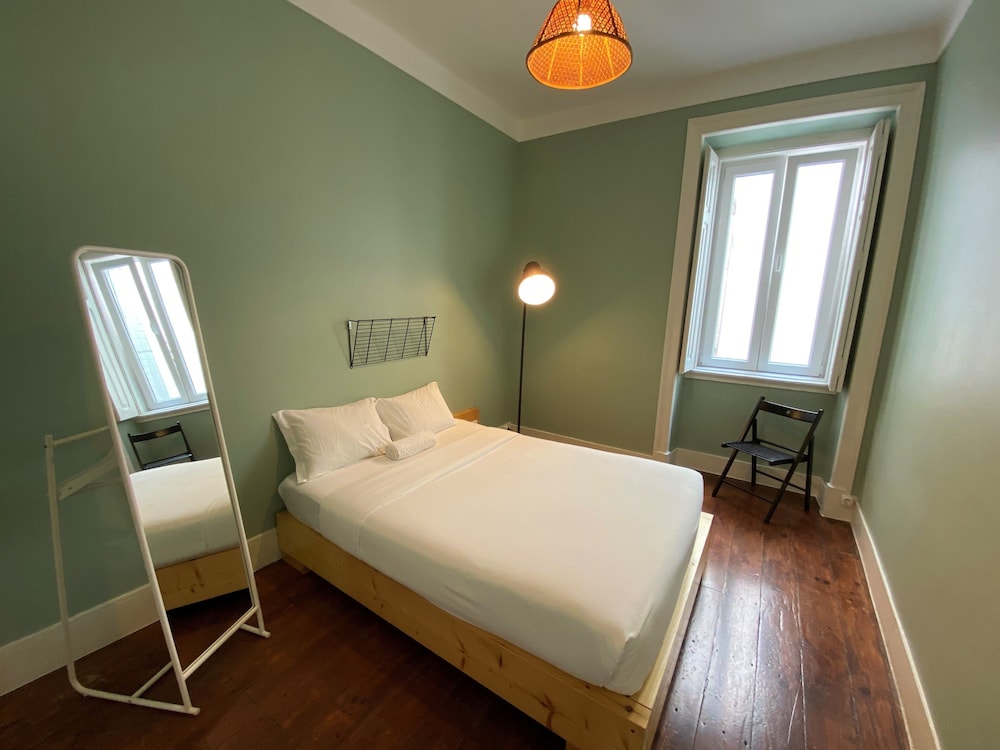 ROOM, LARGE SINGLE BED, SHARED BATHROOM