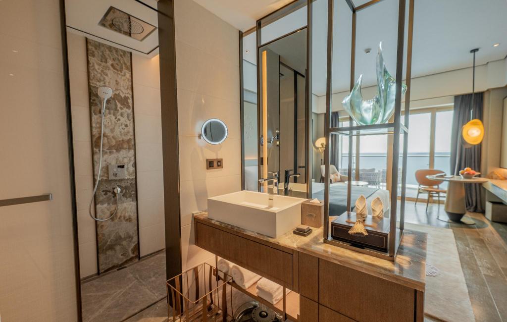 Howard Johnson Plaza by Wyndham Blue Bay Sihanoukville 45/48