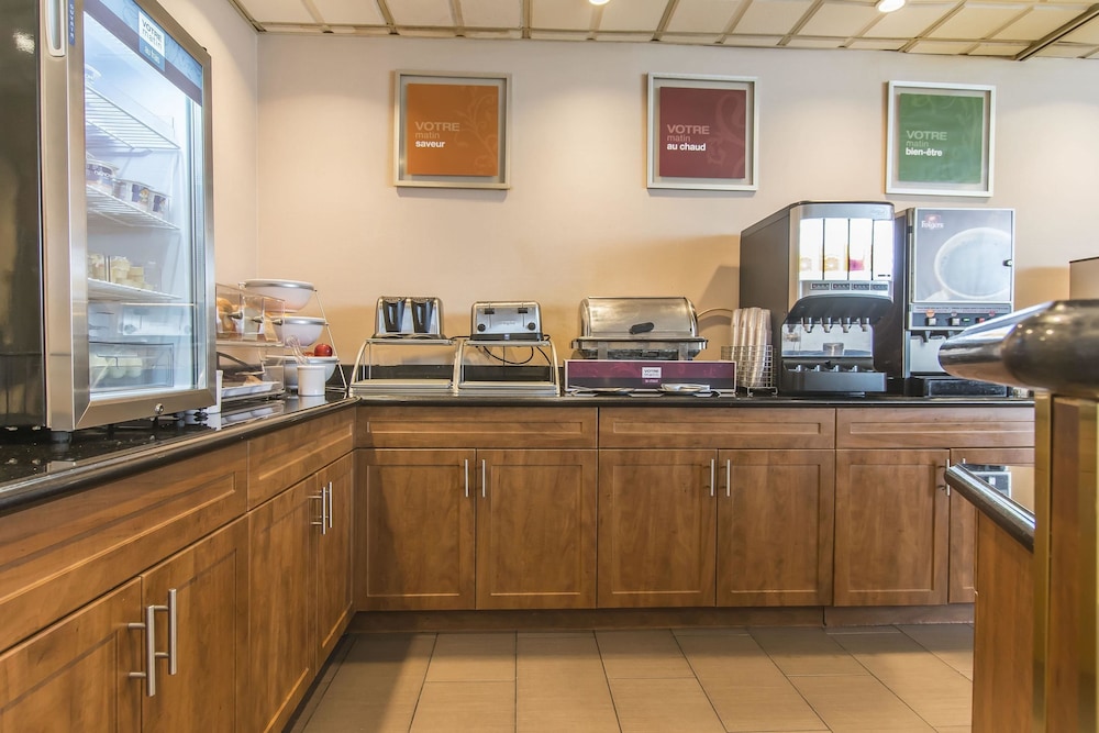 Comfort Suites Downtown Montreal 42/49