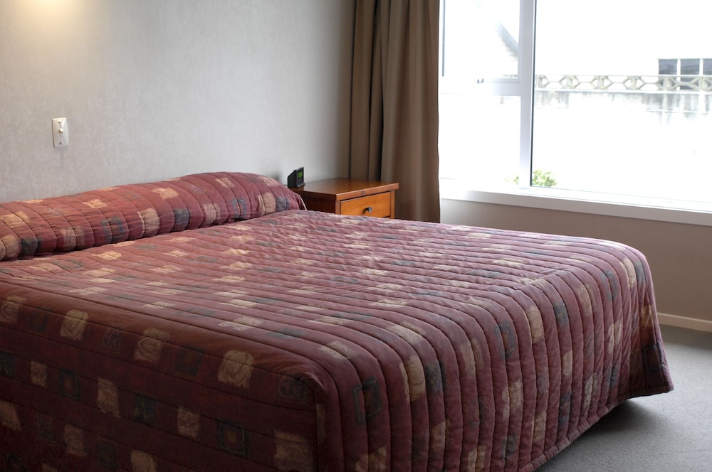 295 On Tay Motel 15/51