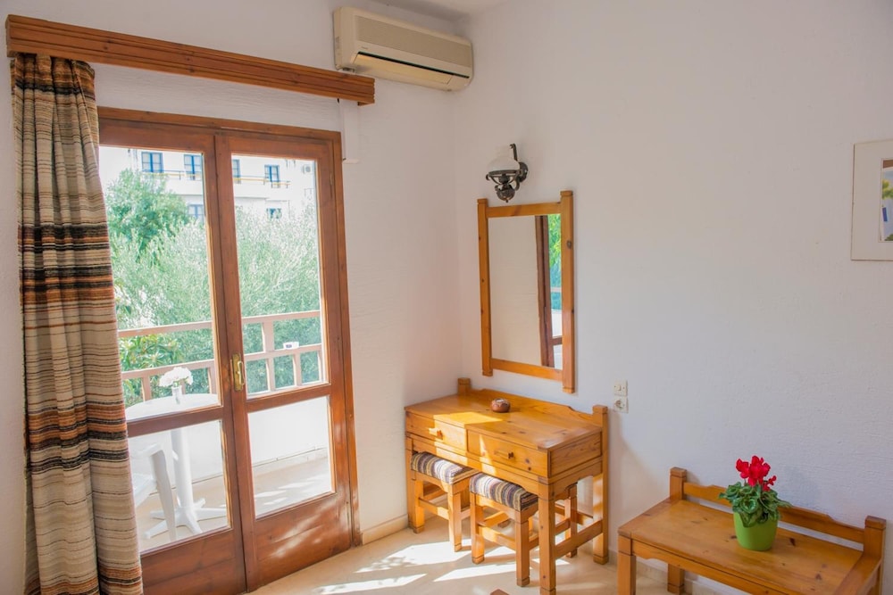 Velissarios Hotel 24/37