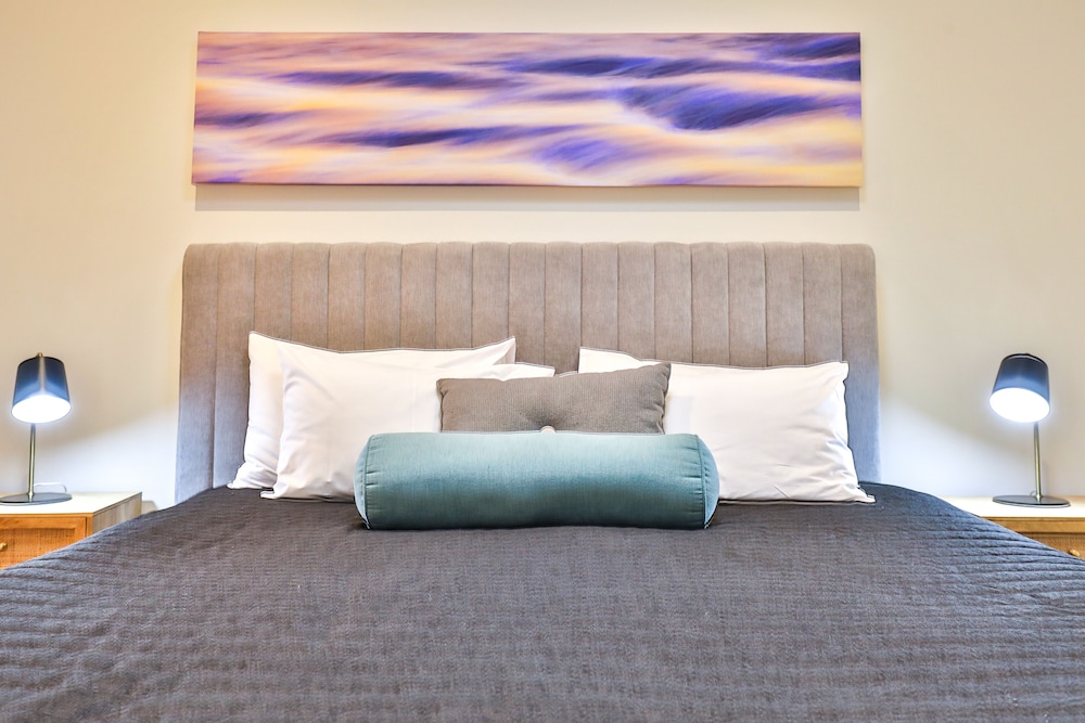 INDULGE APARTMENTS LANGTREE photo2