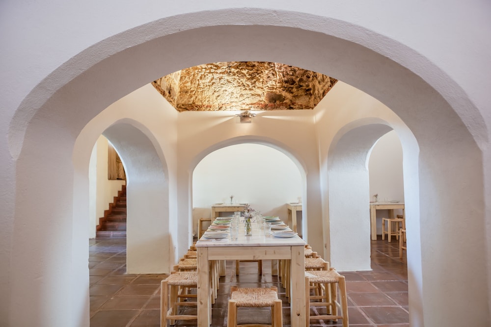 Convento Do Espinheiro Historic Hotel & Spa 61/71