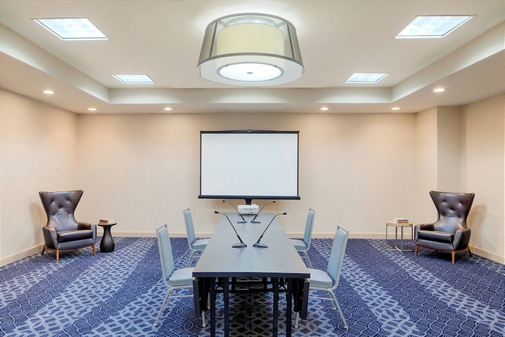 Delta Hotels by Marriott Philadelphia Airport 45/48