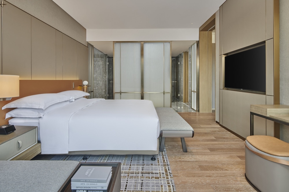 Ambassador, Deluxe, Suite, King Bed، DoubleTree by Hilton Jiangxi Fuzhou 2/4
