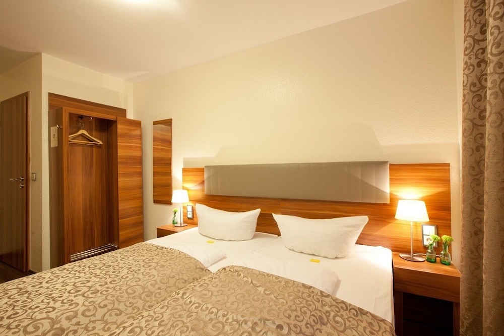 COMFORT, DOUBLE OR TWIN BED