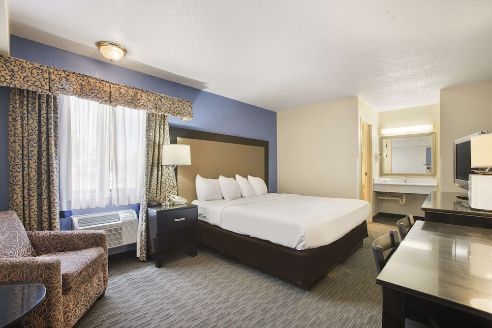 Days Inn by Wyndham Mackinaw City/Bridgeview Area 38/61