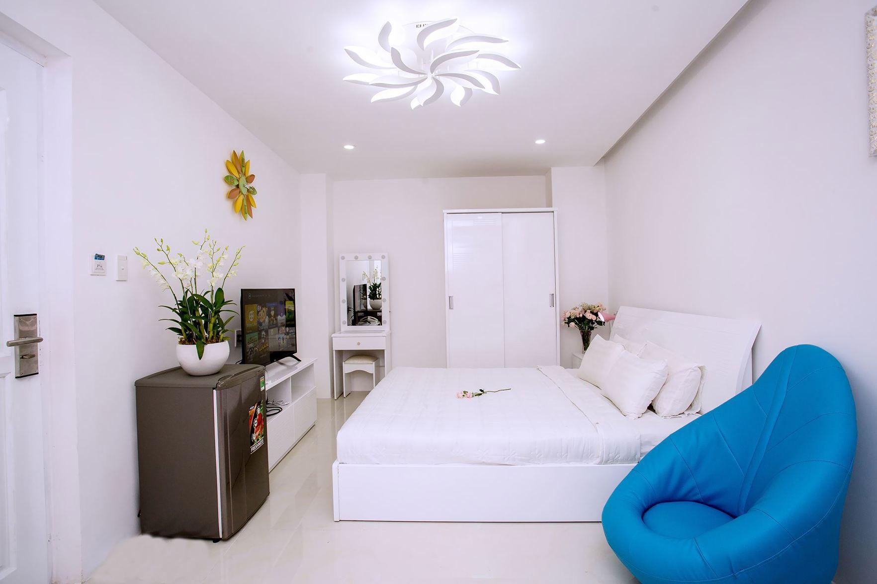 Deluxe, King Bed, No Window