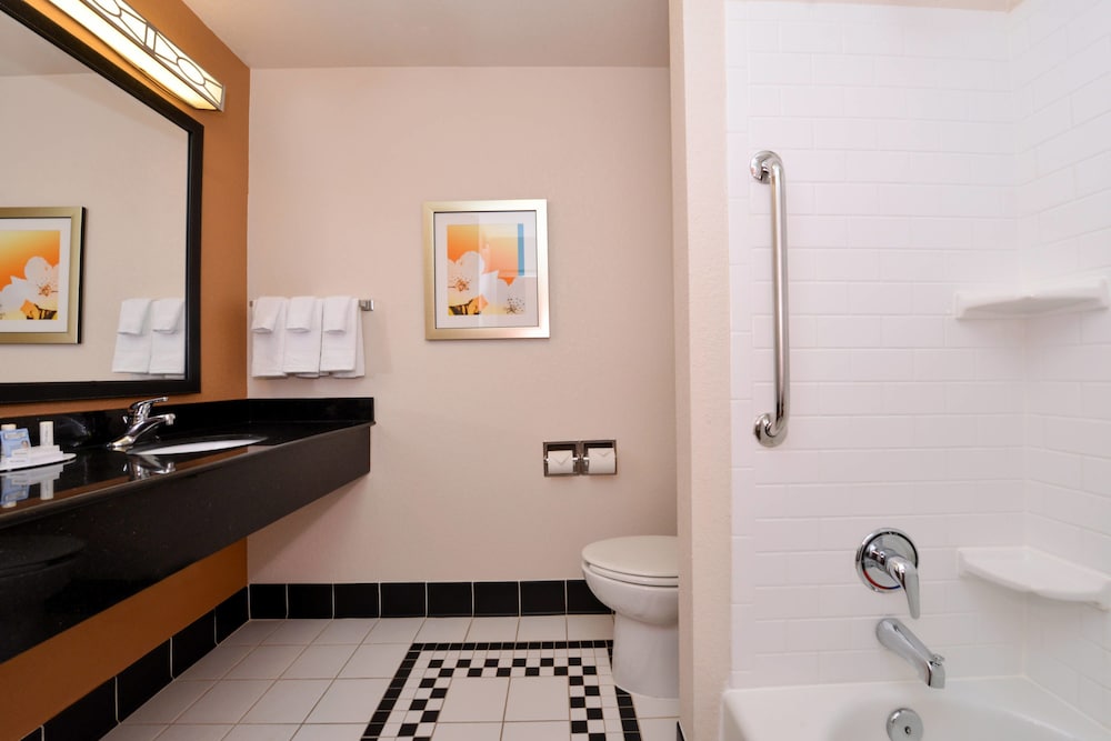 Fairfield Inn Suites Fort Wayne 6/30