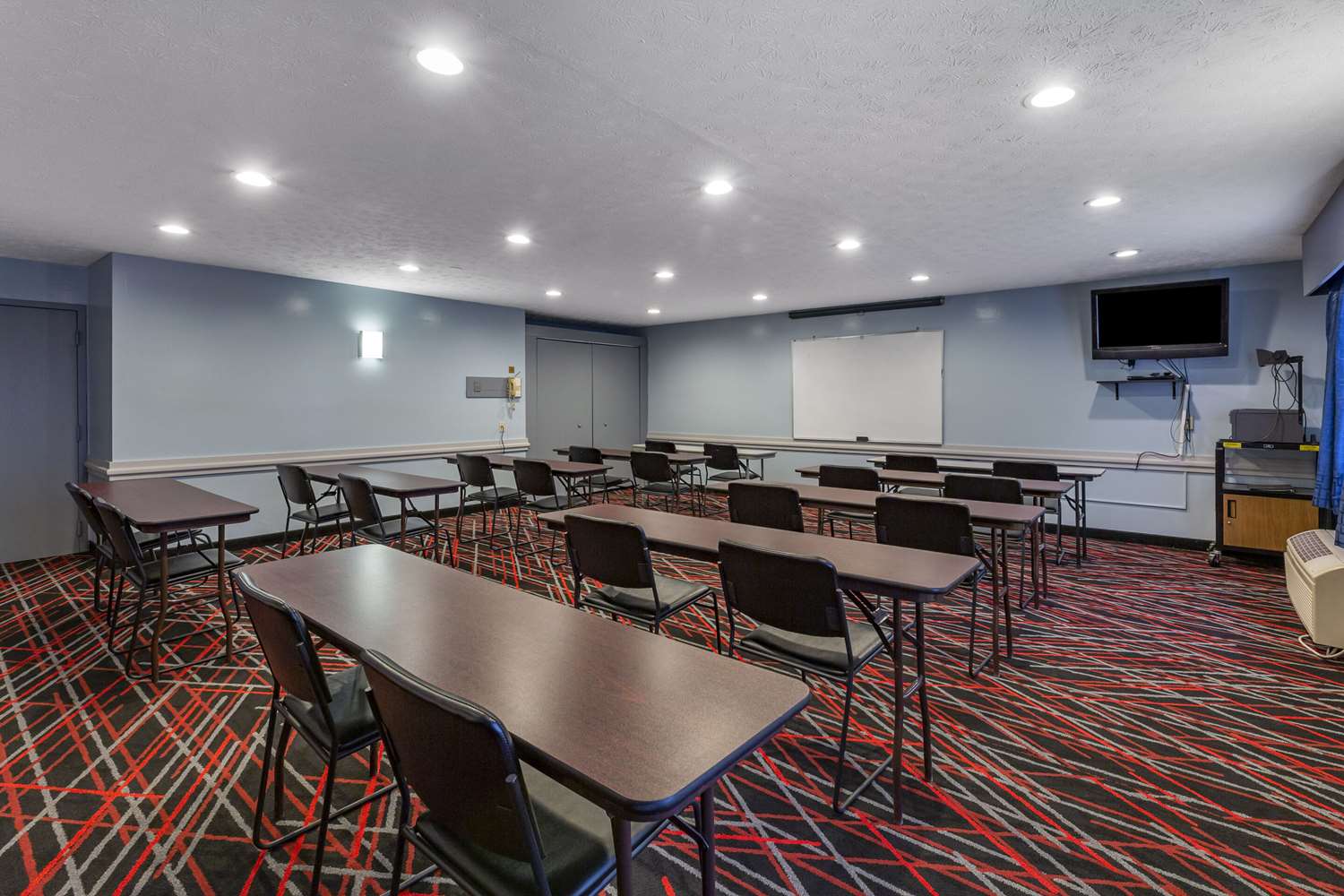 Quality Inn Austintown-Youngstown West 24/35