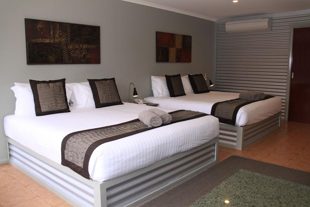 Spa, Deluxe, King and Twin Beds, Kitchenette