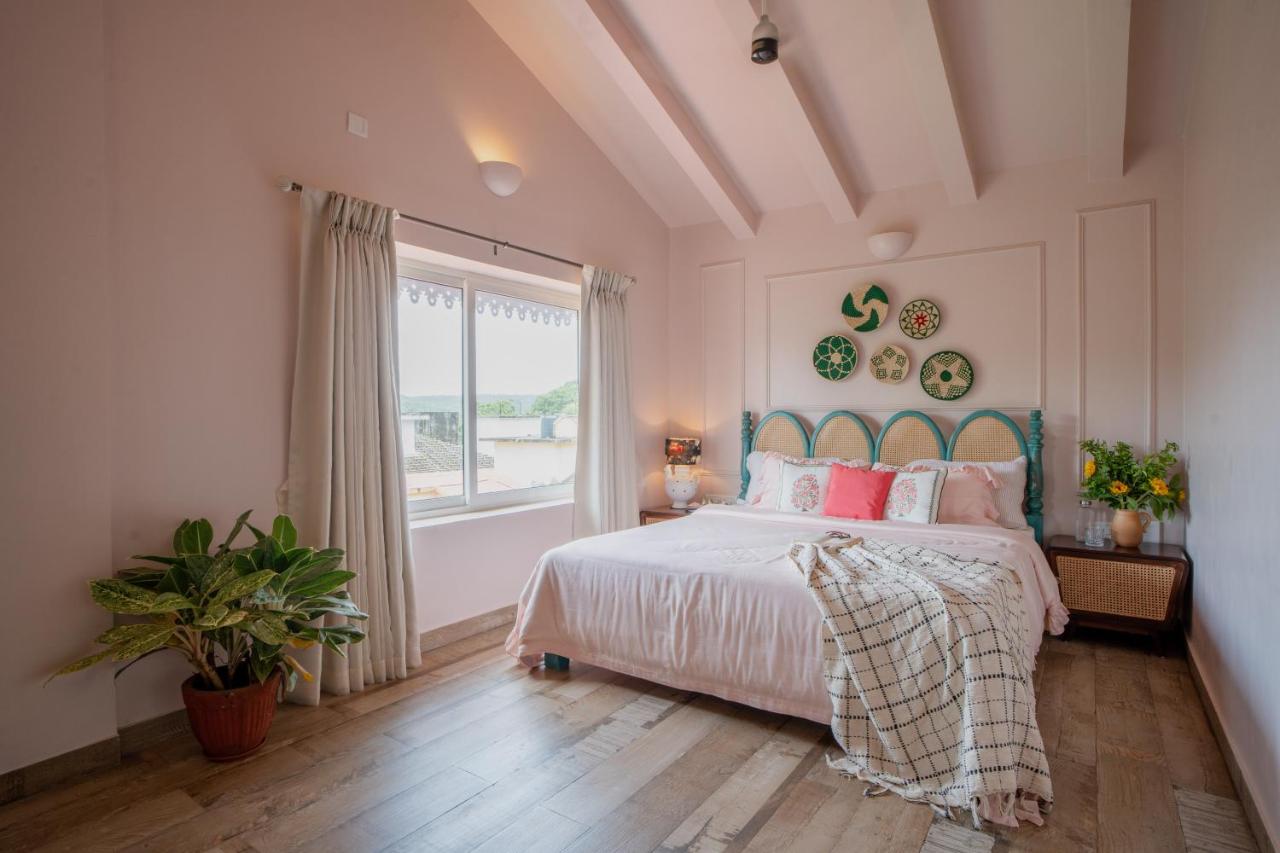ELIVAAS BluDoor 5BHK Villa, Assagao 24/65