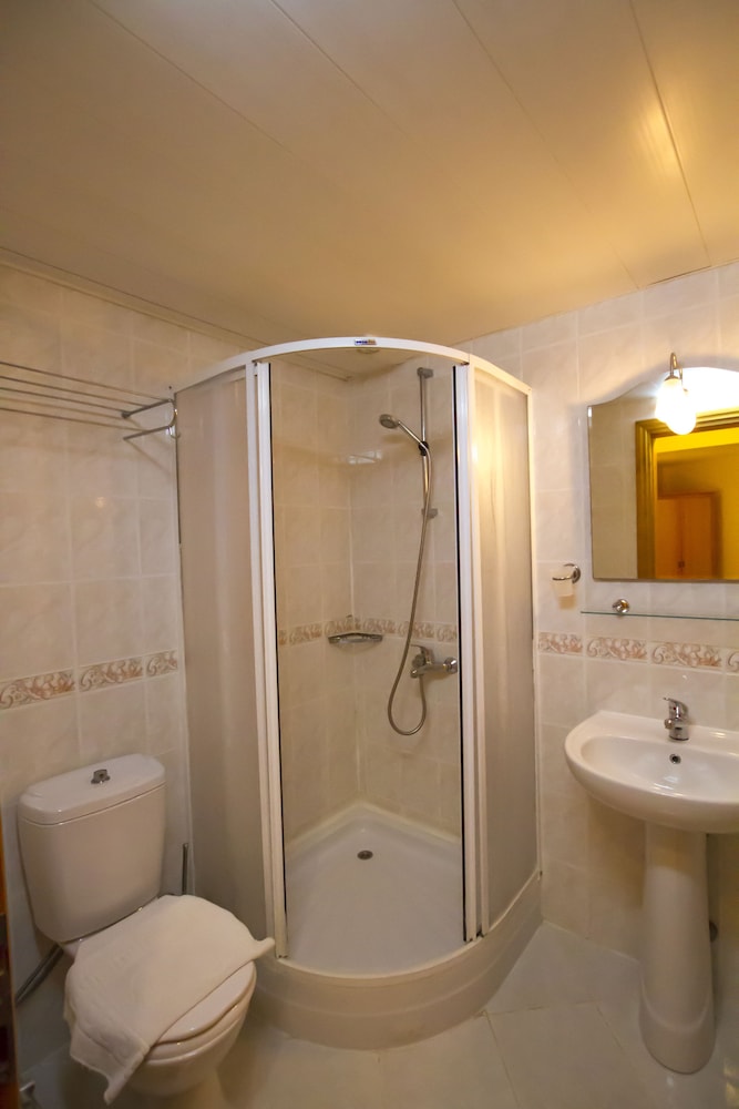 KULUBE HOTEL 49/50