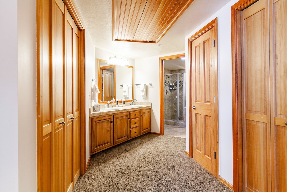 The Caledonian By All Seasons Resort Lodging 44/80