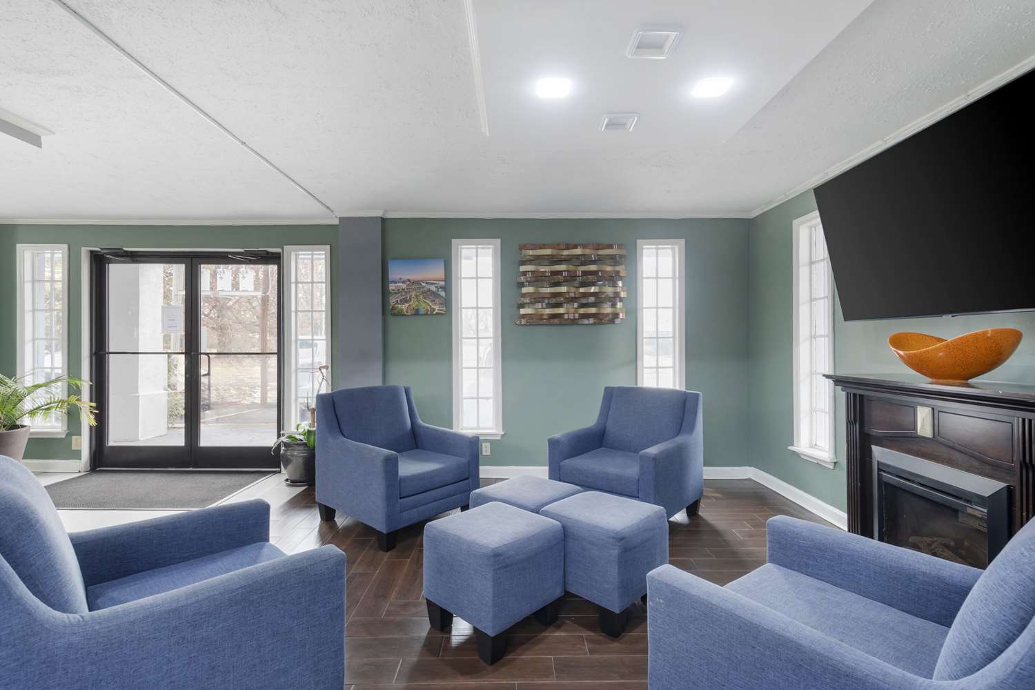 Downtown Inn & Studio Suites 13/23