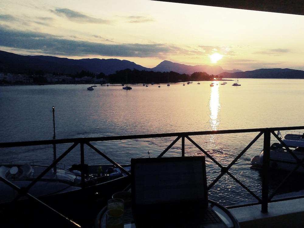 Hotel Manessi 26/62