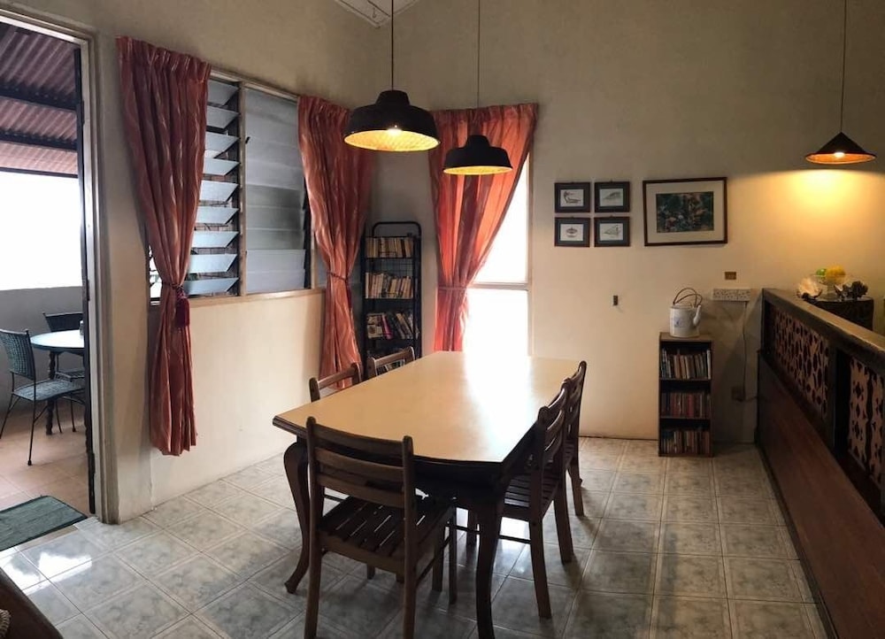 Johan Travellers Lodge 36/42