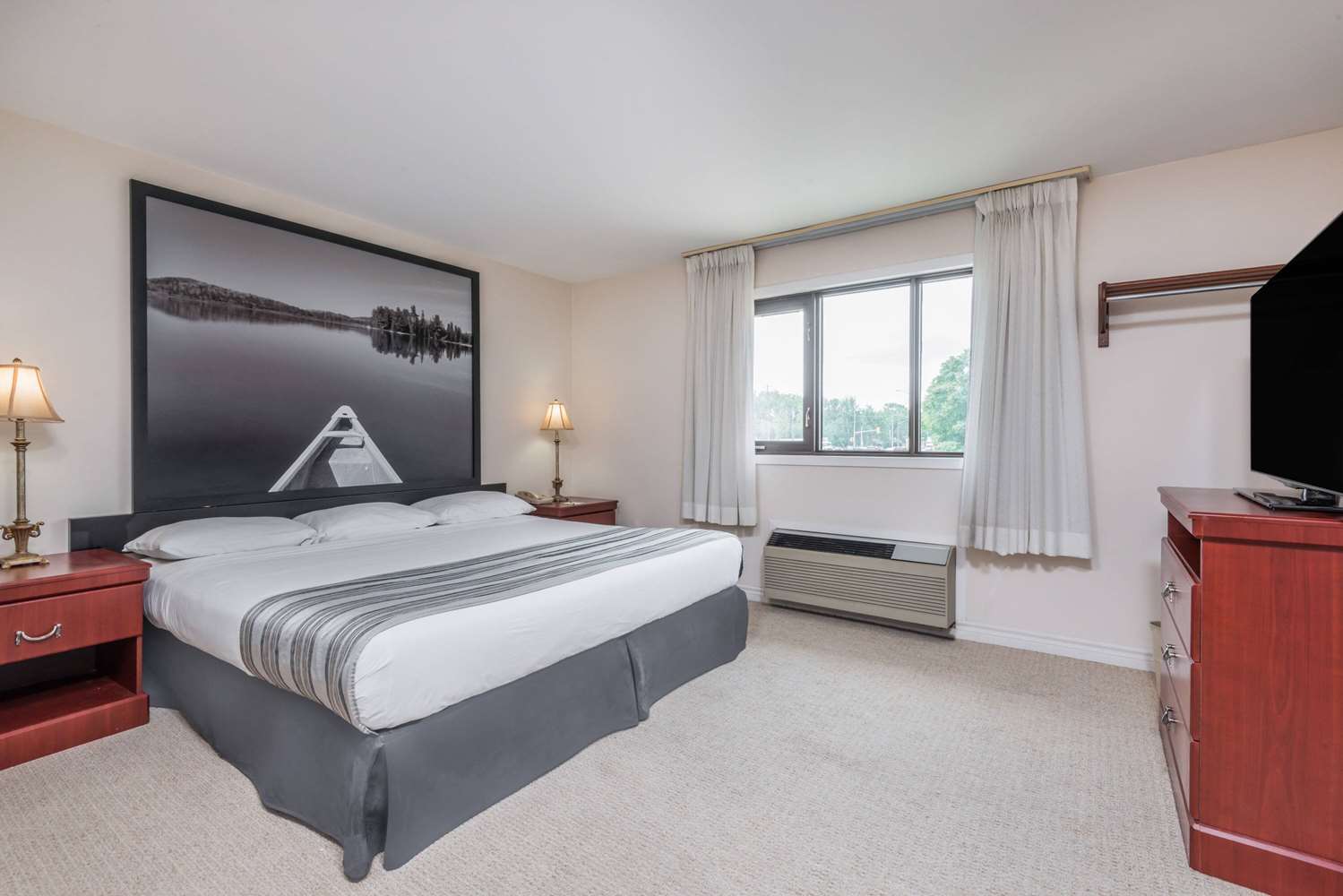 Super 8 By Wyndham Guelph 6/21