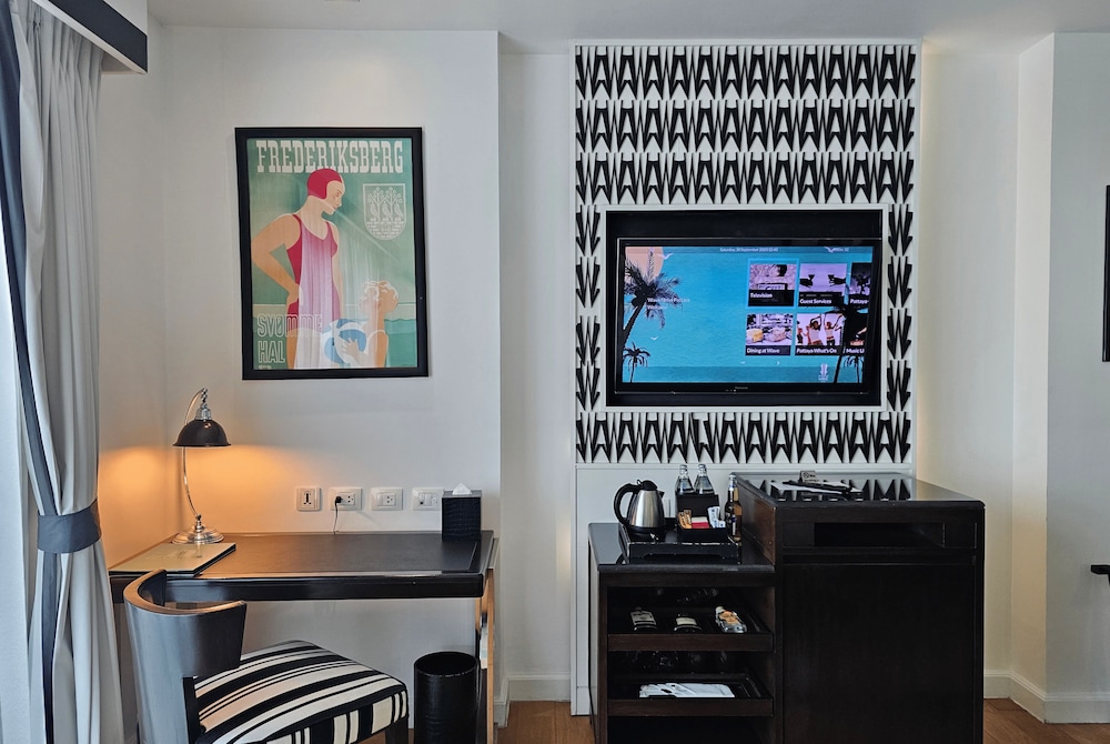 Wave Hotel 40/50