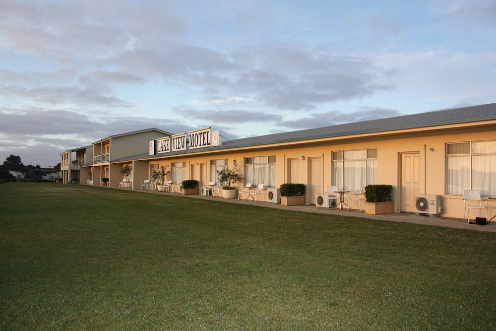 Lakeview Motel & Apartments 4/63