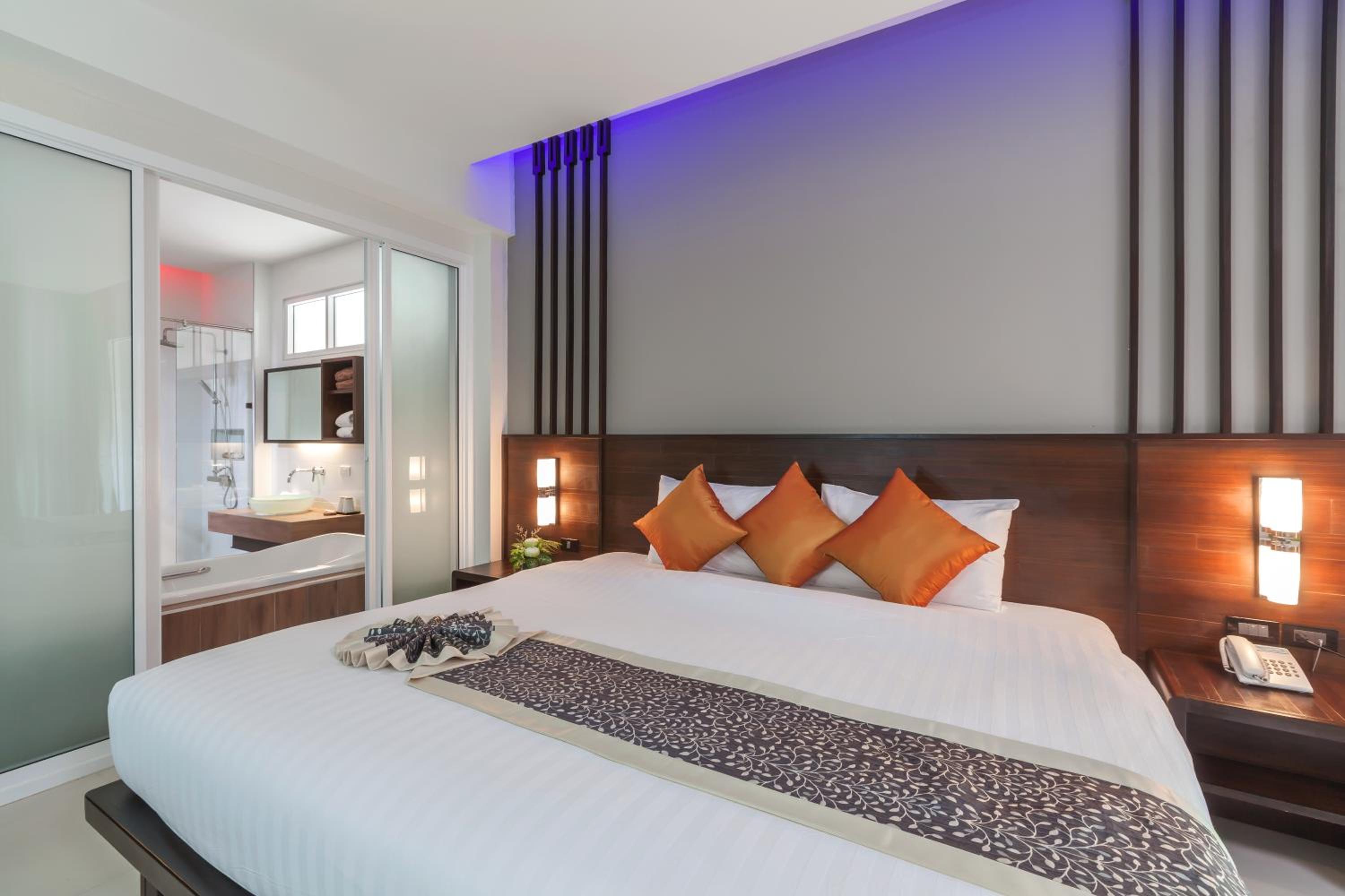 Grand, Deluxe, Double Bed, Sunset Wing, Sand Sea Resort Railay Beach 4/10