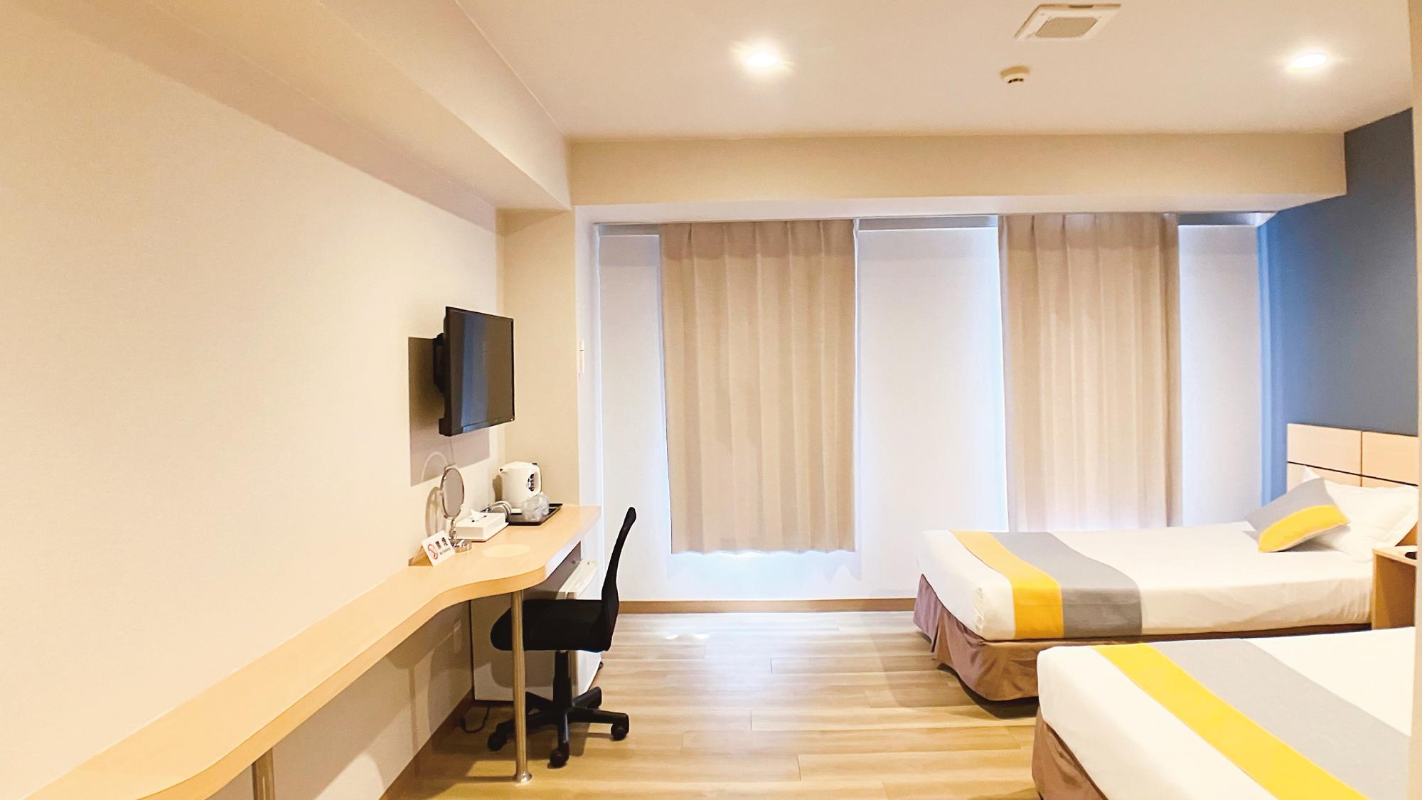 Room, Twin Beds, City View