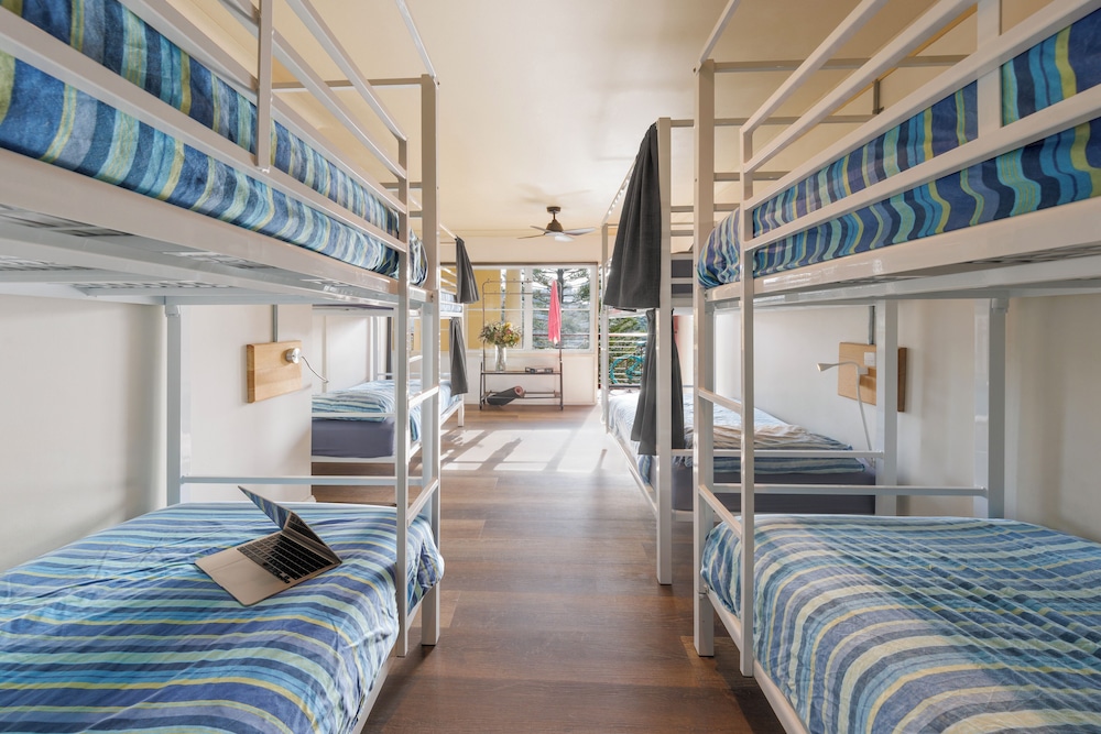 FEMALE DORM, 8 BEDS, SHARED BATHROOM, BALCONY