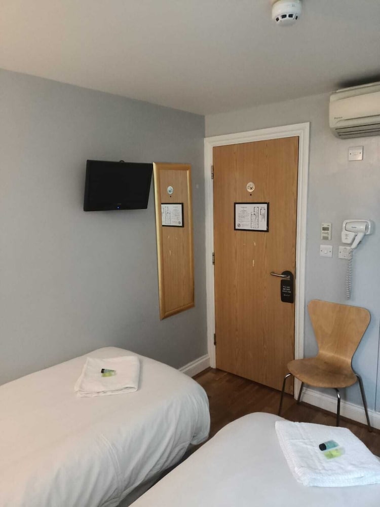 Coronation Hotel 22/50