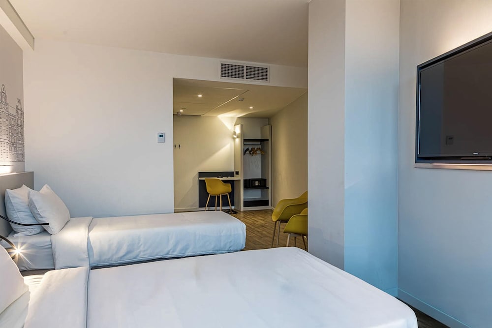 Superior, Triple, 1 Queen and 1 Single Bed