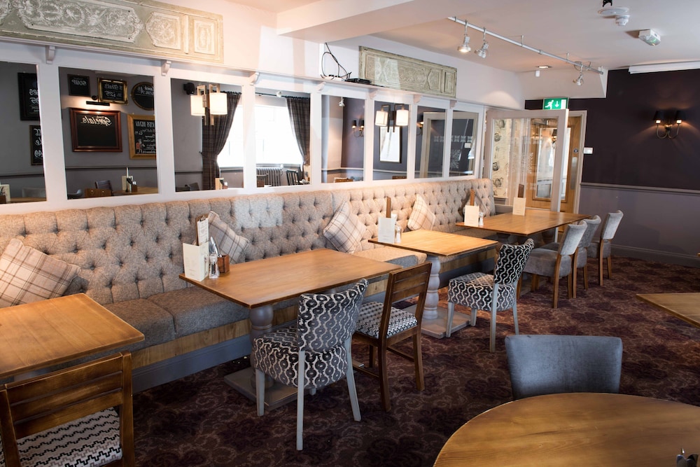 The County Hotel 39/50