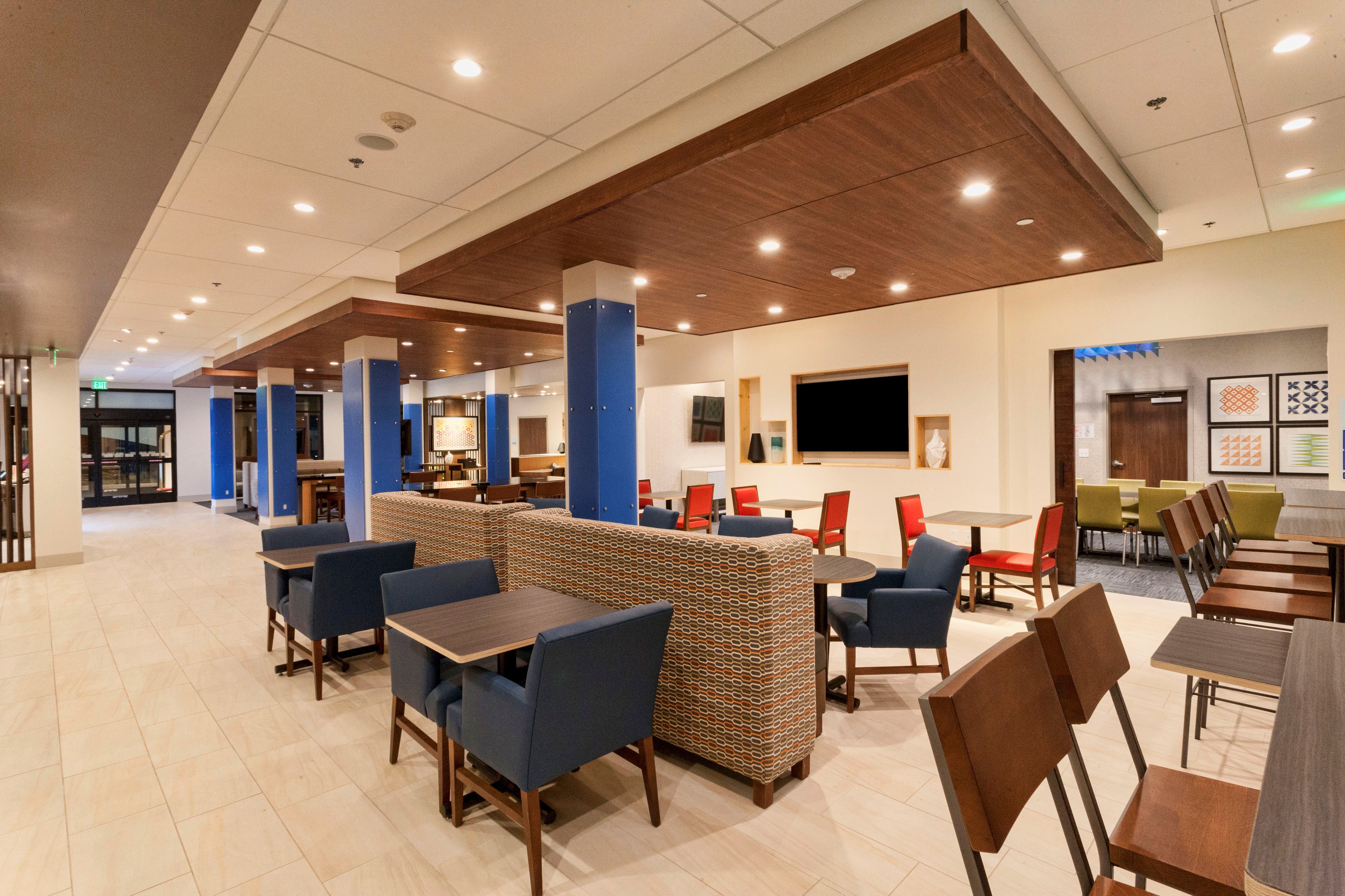 Holiday Inn Express Suites Dodge City 31/44