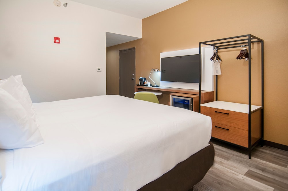 Four Points by Sheraton Alexandria 8/50