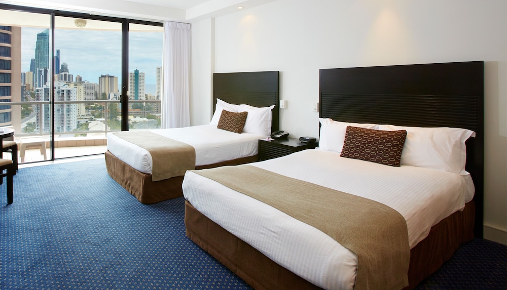 Crowne Plaza Surfers Paradise 13/77