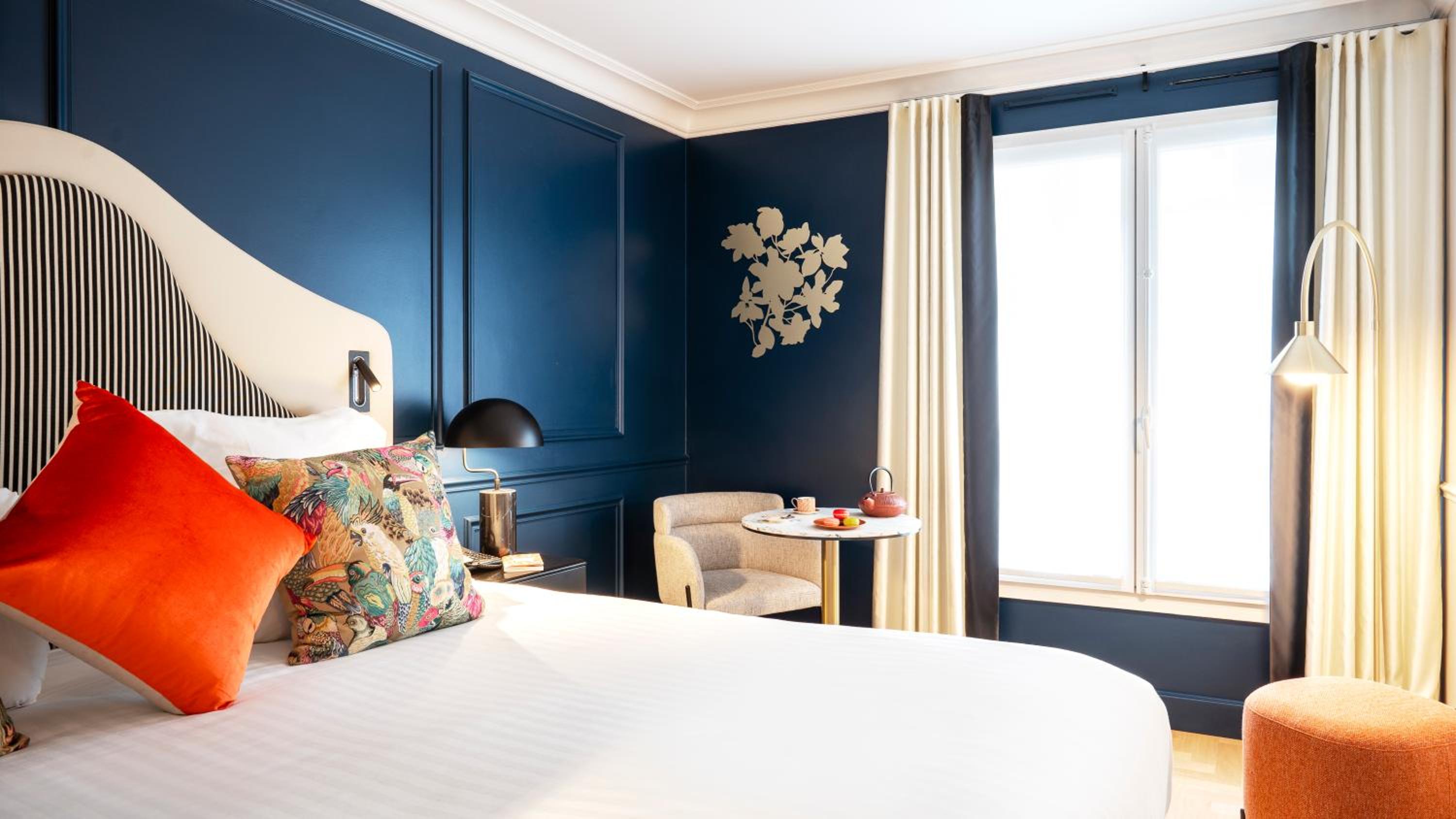Parisian, Studio, Queen Bed