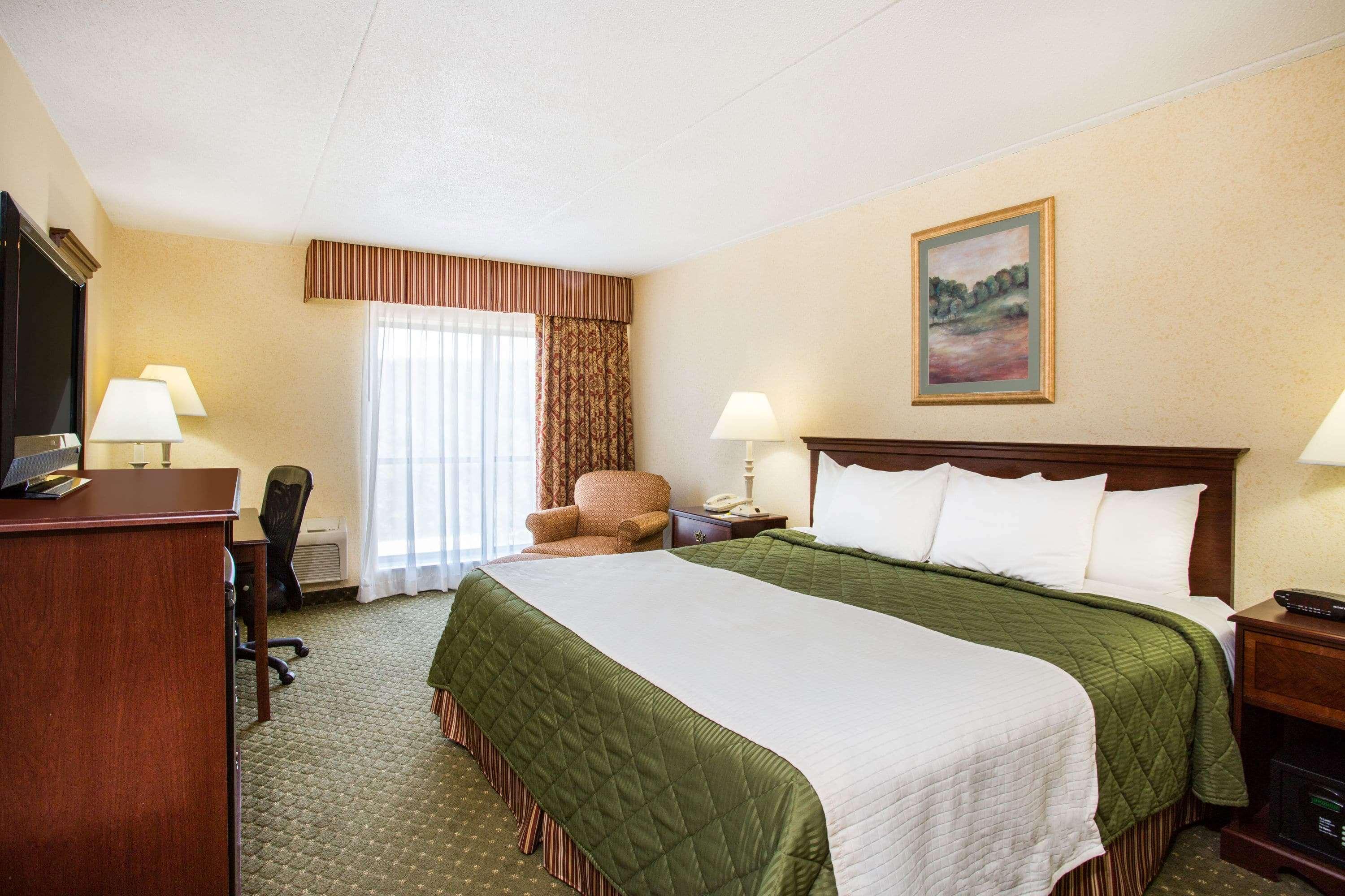 Room at Days Inn & Suites by Wyndham Sutton Flatwoods, SUTTON - WV