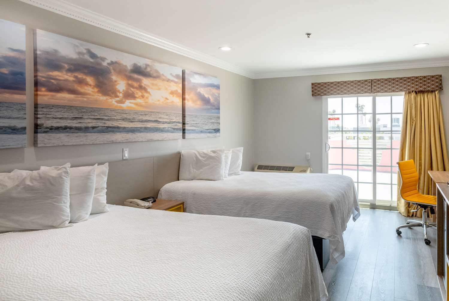 Days Inn by Wyndham Santa Monica 20/45