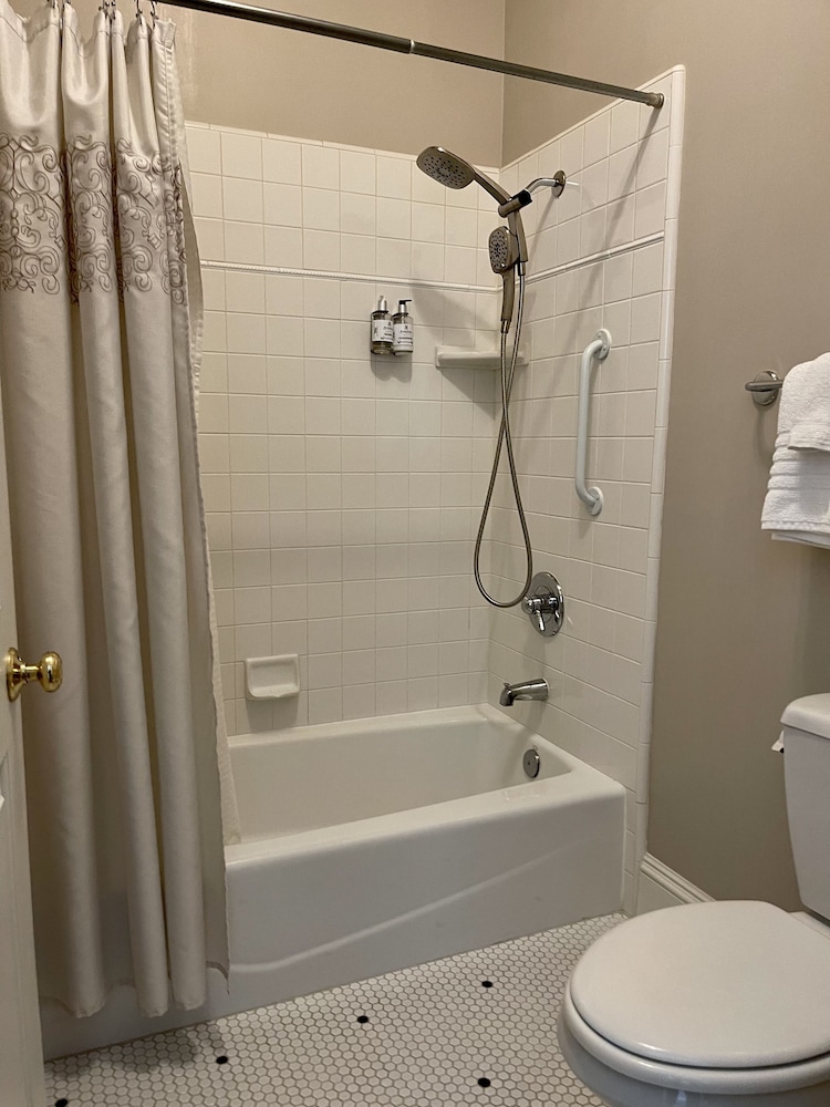 Mccall House Bed And Breakfast 47/50