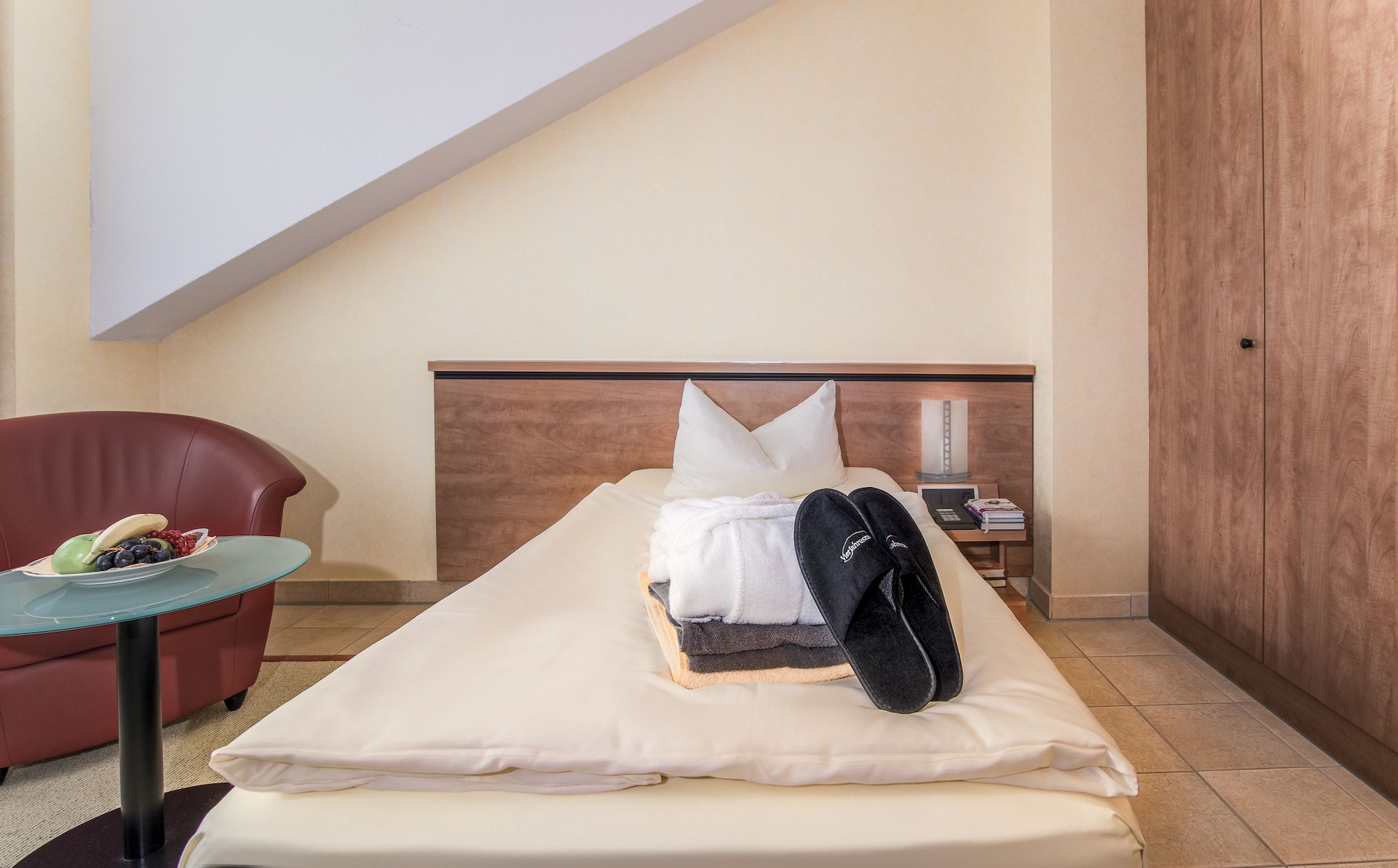 Business, Queen Bed