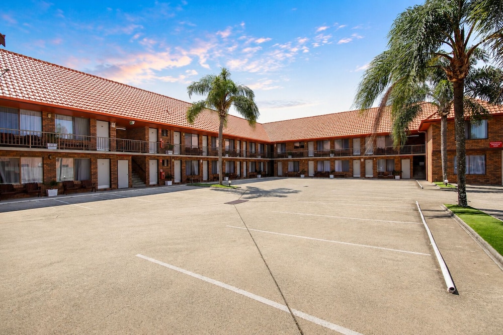 ROYAL PALMS MOTOR INN 49/76